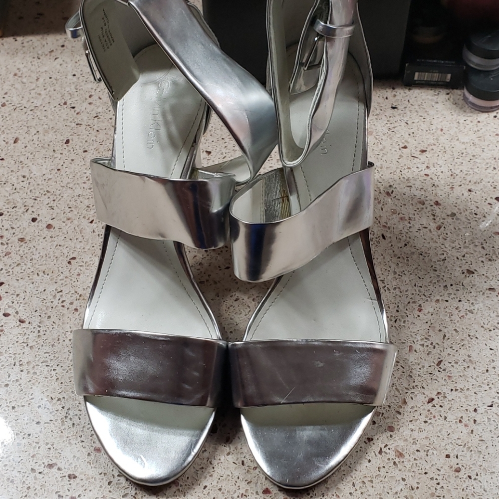 Calvin Klein SILVER SANDALS SZ 8.5